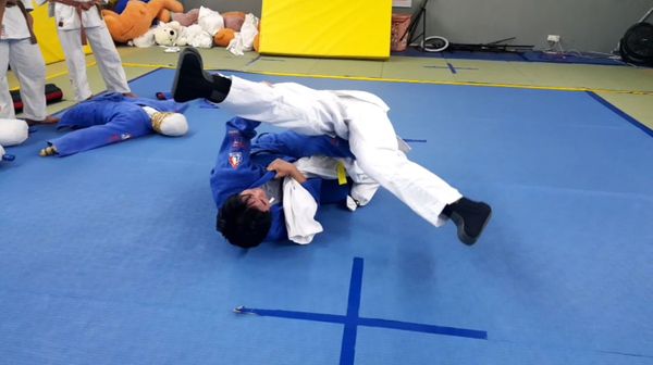 Iaskevitch Juji-Gatame Roll